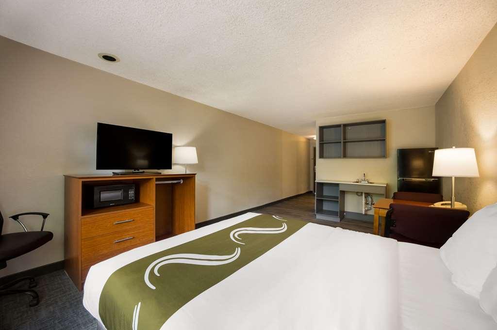 Suburban Studios Canon City Room photo
