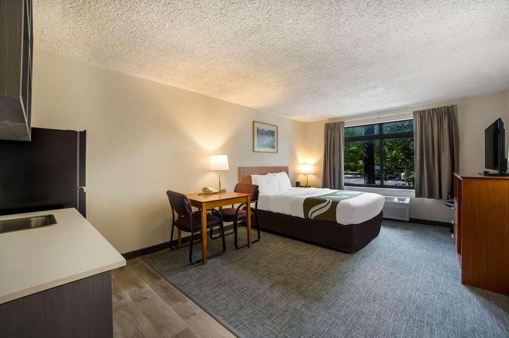 Suburban Studios Canon City Room photo