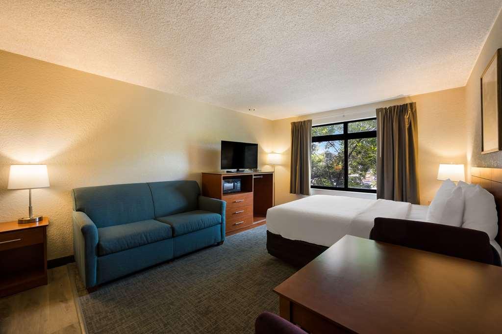 Suburban Studios Canon City Room photo